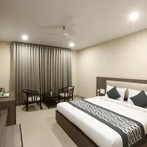 Hotel Luxury Delhi Airport, New Delhi